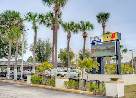 Super 8 by Wyndham St. Petersburg 1