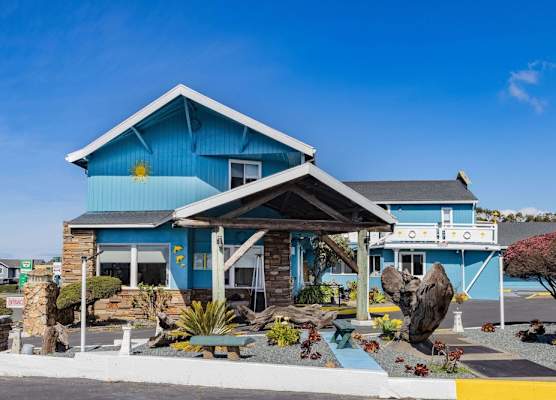 Oceanside Inn & Suites, a Days Inn by Wyndham 1