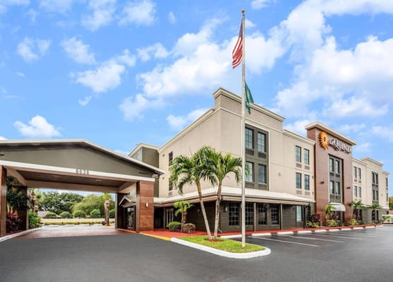 La Quinta Inn & Suites by Wyndham St. Petersburg Northeast 1