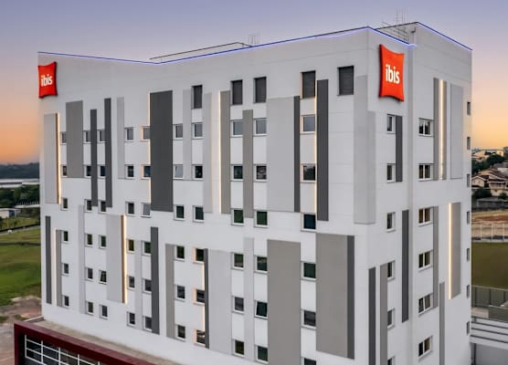 Ibis Aruja 1