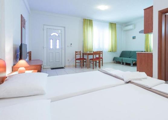 Villa Borna Apartments with Free Parking 1