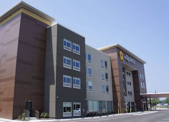 La Quinta Inn & Suites by Wyndham Manchester - Arnold AFB 1