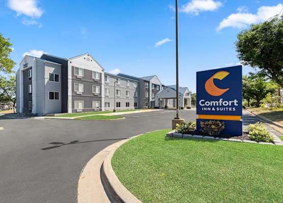 Comfort Inn & Suites Olathe - Kansas City 1