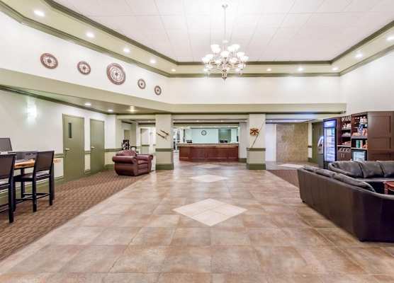 Ramada by Wyndham Hinton 1
