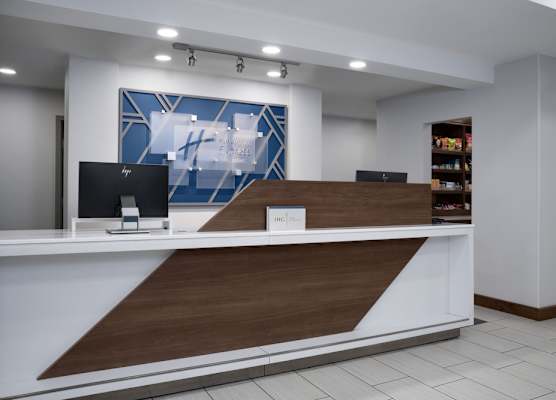 Holiday Inn Express & Suites ALEXANDRIA - FORT BELVOIR by IHG 1