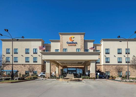 Comfort Suites Batesville 1
