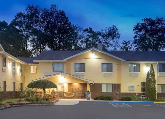 Super 8 by Wyndham Radford VA 1