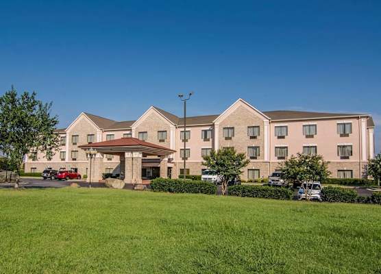 Quality Suites Graham - Burlington South 1