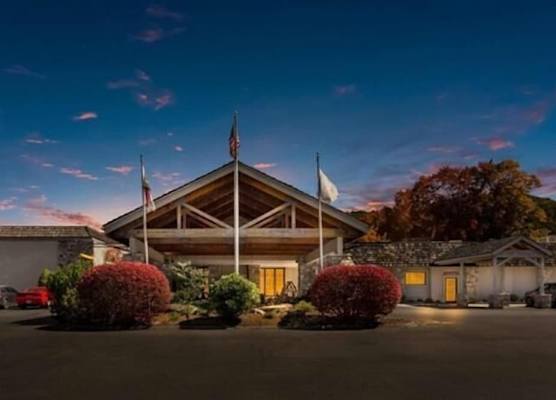 The Lodge at Banner Elk 1