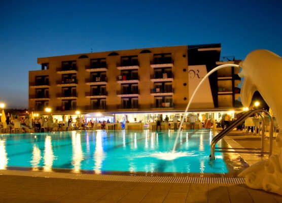 Roses Hotel 1