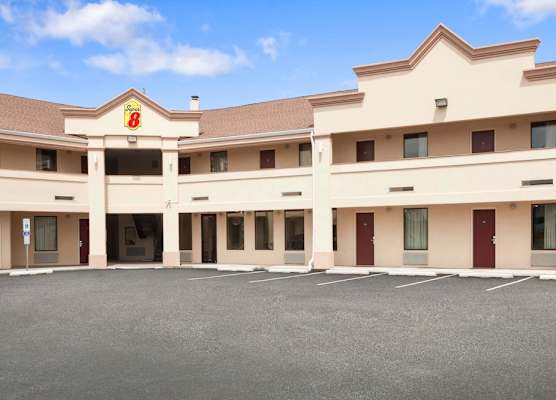 Super 8 by Wyndham Rahway/Newark 1