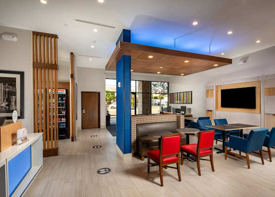 Holiday Inn Express & Suites CHATSWORTH by IHG 1