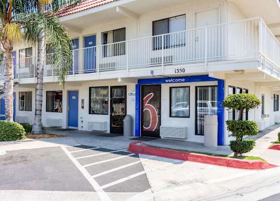 Motel 6 Bakersfield, CA - Convention Center 1