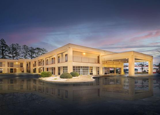 Days Inn by Wyndham Atlanta Stone Mountain 1