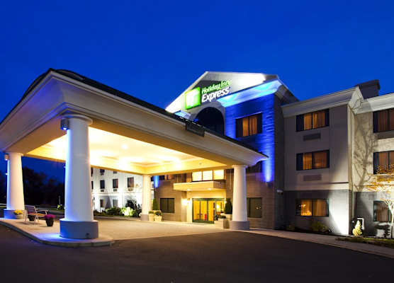 Holiday Inn Express SYRACUSE AIRPORT by IHG 1