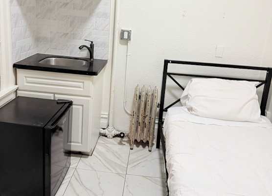 Adrian Hotel 1