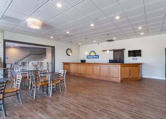 Days Inn & Suites by Wyndham Lancaster Amish Country 1