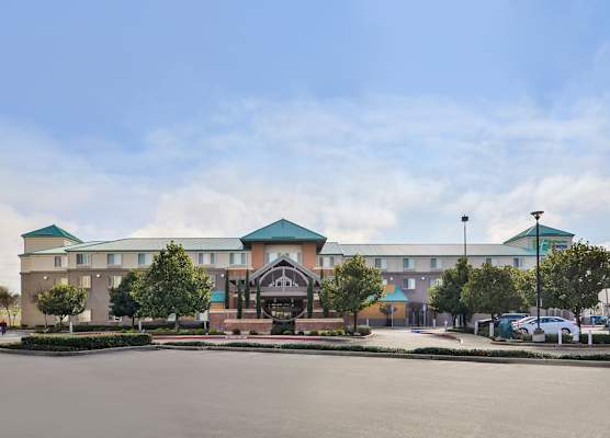 Holiday Inn Express & Suites ELK GROVE CENTRAL - HWY 99 by IHG 1
