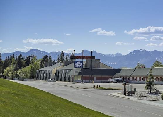 Crestwood Hotel 1