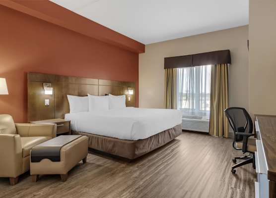 Best Western Plus Winnipeg West 1