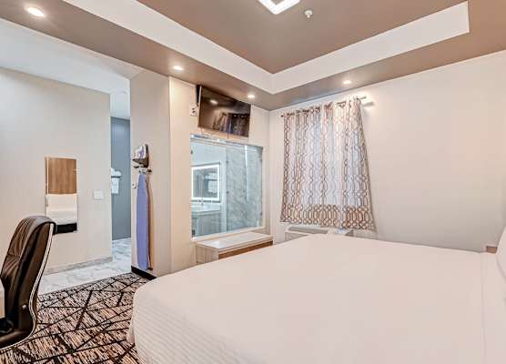 Comfeeni Inn and Suites 1