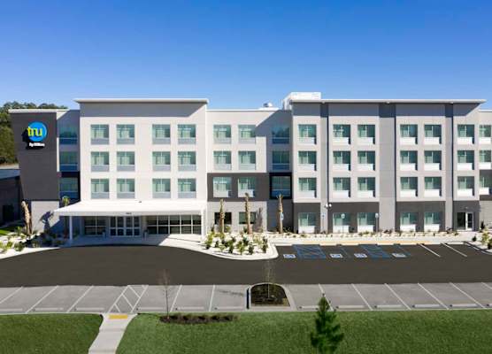 Tru by Hilton Beaufort, Sc 1