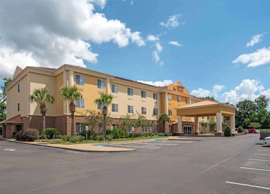 Comfort Suites Alexandria North 1