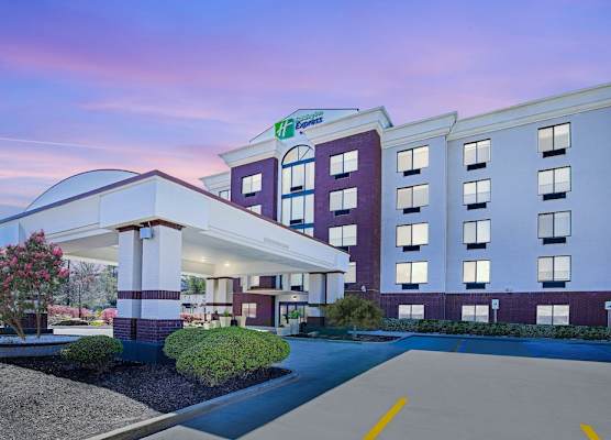 Holiday Inn Express & Suites BIRMINGHAM - INVERNESS 280 by IHG 1