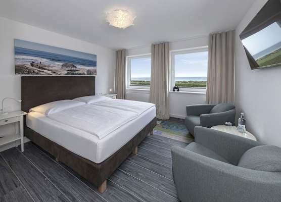 Beach Hotel California 1