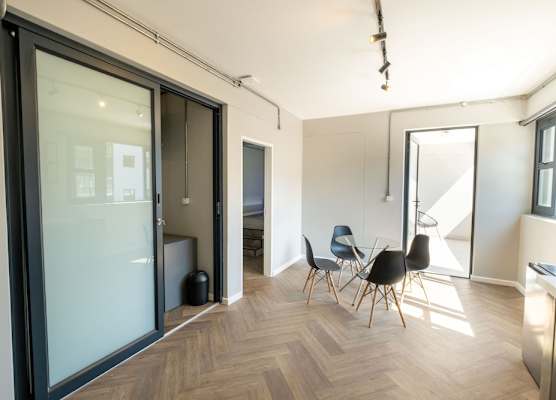 Inn & Out Plus Rosebank 1