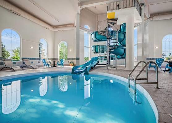 Days Inn & Suites by Wyndham Winkler 1