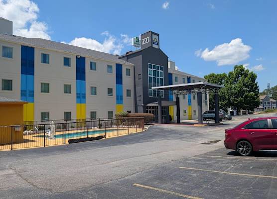 Days Inn & Suites by Wyndham Augusta Near Fort Eisenhower 1