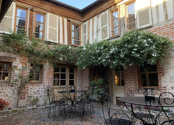 L'Ecole des Demoiselles 1