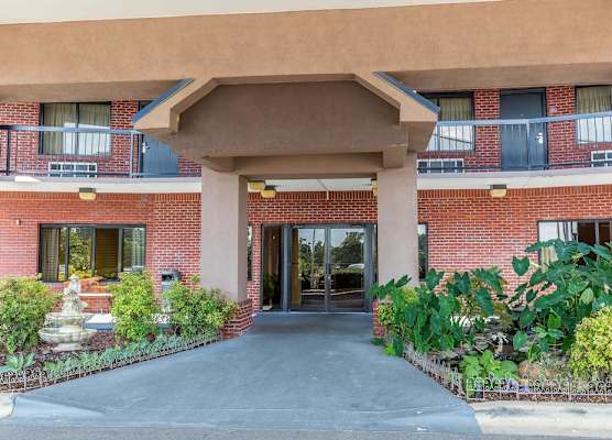 Quality Inn Calera I-65 exit 231 1