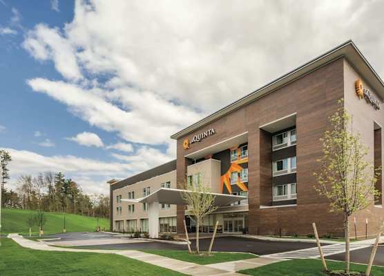 La Quinta Inn & Suites by Wyndham Clifton Park Saratoga Area 1749 Route 9 1