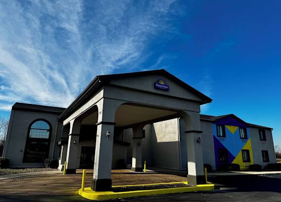 Days Inn by Wyndham Lincoln, IL Route 66 1