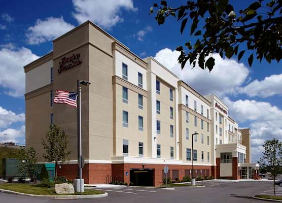 Hampton Inn & Suites Pittsburgh Airport South/Settlers Ridge 1