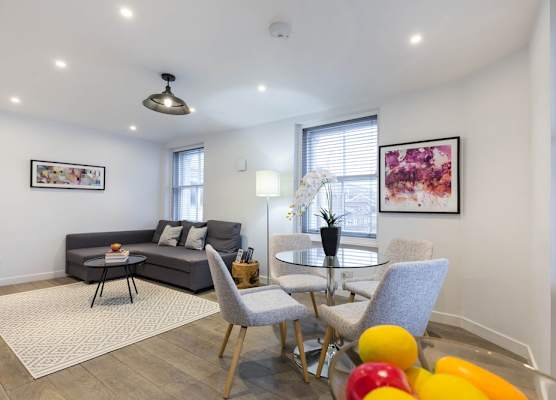 Urban Chic Rathbone 1