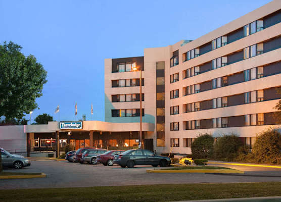 Travelodge by Wyndham Toronto East 1