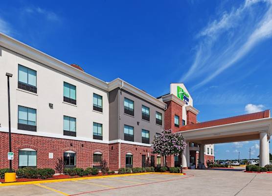 Holiday Inn Express & Suites SEALY by IHG 1