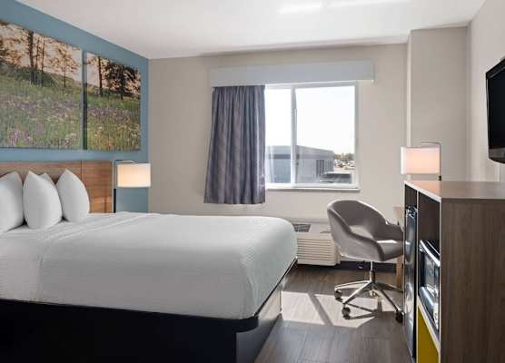 Days Inn by Wyndham Neenah 1