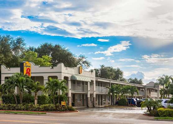 Super 8 by Wyndham Bradenton Sarasota Area 1