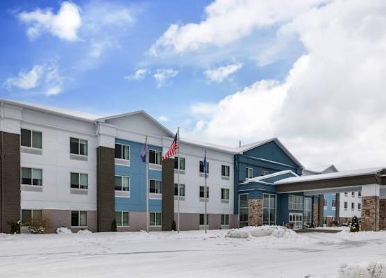 Comfort Inn & Suites 1