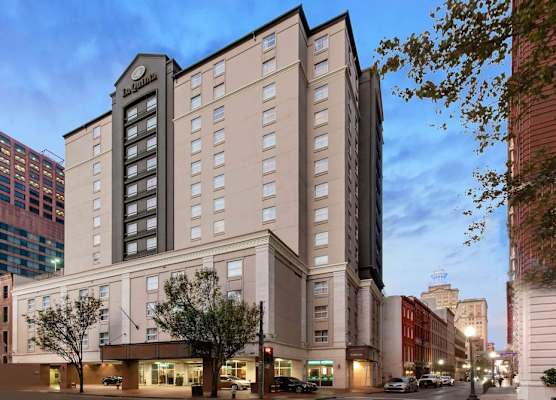 La Quinta Inn & Suites by Wyndham New Orleans Downtown 1