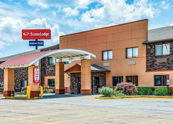 Econo Lodge Topeka at Wanamaker 1