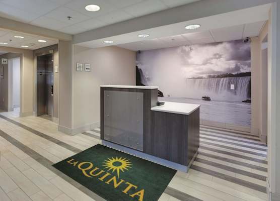 La Quinta by Wyndham Batavia 1