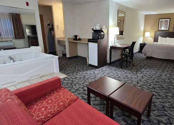 Quality Inn & Suites Eldridge Davenport North 1