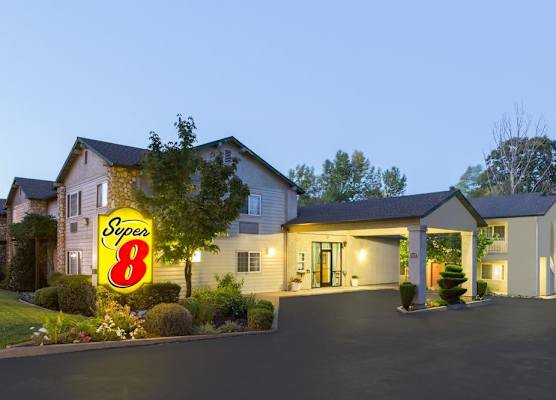 Creekside Inn & Suites 1