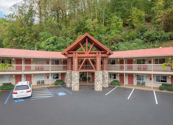 Econo Lodge Cherokee Near Island Park 1
