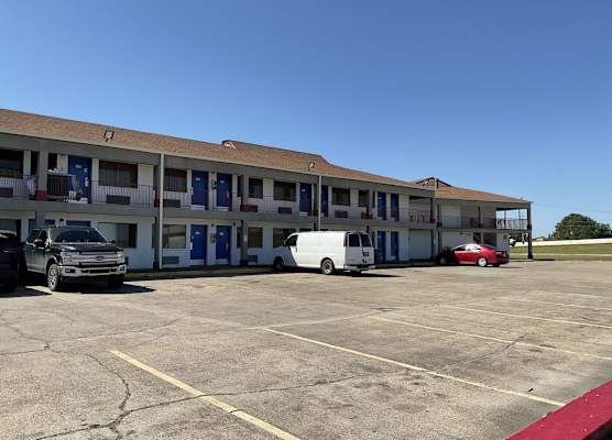 Executive Inn & Suites 1